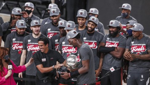 MAJAMI JE ŠAMPION ISTOČNE KONFERENCIJE: Adebajo zakazao veliko finale NBA lige, neka se spreme Lejkersi (VIDEO) MAJAMI JE ŠAMPION ISTOČNE KONFERENCIJE: Adebajo zakazao veliko finale NBA lige, neka se spreme Lejkersi (VIDEO)