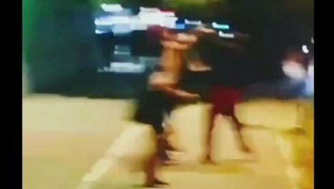 OKRŠAJ U NOVOM SADU: Sukob dve žene i jednog muškarca (VIDEO) OKRŠAJ U NOVOM SADU: Sukob dve žene i jednog muškarca (VIDEO)