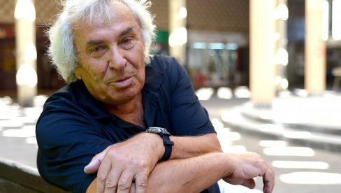SVET SE OKRENUO NAOPAČKE: Milisav Savić o romanu Pepeo, pena, šapat, čiji je glavni junak Crnjanski SVET SE OKRENUO NAOPAČKE: Milisav Savić o romanu Pepeo, pena, šapat, čiji je glavni junak Crnjanski