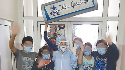 NOVI NEGOVATELJI ZAMENILI STARE: Zaposleni iz doma u Sremčici konačno otišli kući posle boravka u izolaciji NOVI NEGOVATELJI ZAMENILI STARE: Zaposleni iz doma u Sremčici konačno otišli kući posle boravka u izolaciji
