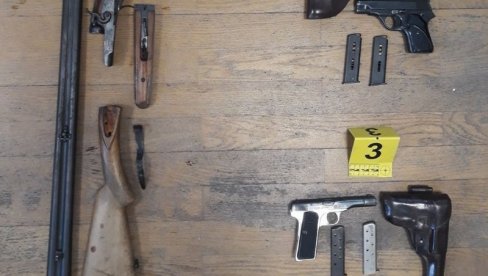 АКЦИЈА ПОЛИЦИЈЕ У СМЕДЕРЕВУ: Ухапшен осумњичени за разбојништво и промет експлозивног материјала АКЦИЈА ПОЛИЦИЈЕ У СМЕДЕРЕВУ: Ухапшен осумњичени за разбојништво и промет експлозивног материјала