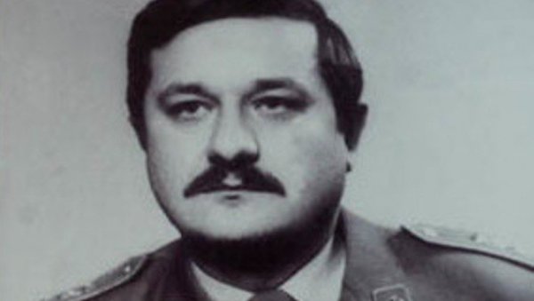 УСТАШАМА НЕ ДАМ БЕДЕНИК Навршава се 31 година од хрватског злочина у Бјеловару и јуначког подвига мајора Тепића и Стојадина Мирковића УСТАШАМА НЕ ДАМ БЕДЕНИК Навршава се 31 година од хрватског злочина у Бјеловару и јуначког подвига мајора Тепића и Стојадина Мирковића