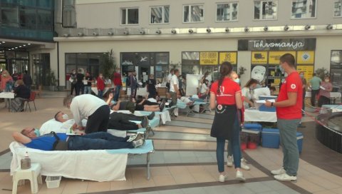 ЧАК 82 СУБОТИЧАНА ДАЛО КРВ: Црвени крст Суботице прикупио значајне количине крви ЧАК 82 СУБОТИЧАНА ДАЛО КРВ: Црвени крст Суботице прикупио значајне количине крви