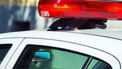 POGINUO RADNIK NA ZRENJANINSKOM PUTU: Pokušavao da popravi viljuškar, viljuške se sručile na njega POGINUO RADNIK NA ZRENJANINSKOM PUTU: Pokušavao da popravi viljuškar, viljuške se sručile na njega