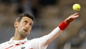 У ТРЕНУТКУ КАДА НОВАК ЗАГРМИ ПРЕКИДА СЕ МЕЧ: Један детаљ до сржи разбеснео Србина! (ВИДЕО) У ТРЕНУТКУ КАДА НОВАК ЗАГРМИ ПРЕКИДА СЕ МЕЧ: Један детаљ до сржи разбеснео Србина! (ВИДЕО)