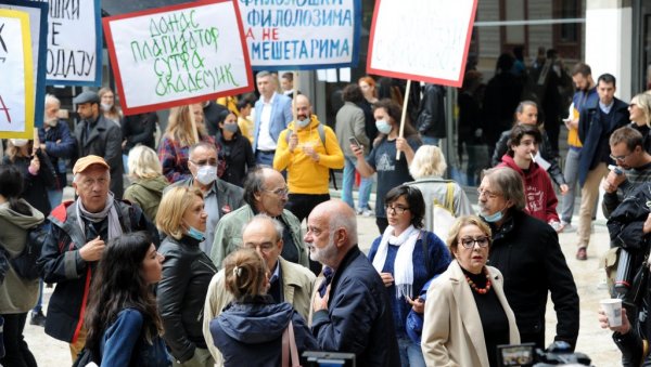 ТРАЖЕ ХИТАН ИЗБОР ДЕКАНА: Протест професора Филолошког факултета УБ, предали захтеве ТРАЖЕ ХИТАН ИЗБОР ДЕКАНА: Протест професора Филолошког факултета УБ, предали захтеве