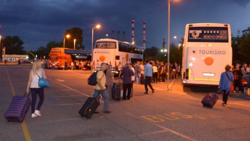 POLISA JOŠ TRI MESECA? Država pregovara sa osiguravačima da bi turističke agencije nastavile sa radom POLISA JOŠ TRI MESECA? Država pregovara sa osiguravačima da bi turističke agencije nastavile sa radom