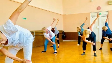 ВЕЖБЕ ЗА НАЈСТАРИЈЕ НА АДИ: Ево како могу да одржавају форму ВЕЖБЕ ЗА НАЈСТАРИЈЕ НА АДИ: Ево како могу да одржавају форму