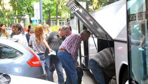 NOVOSTI SAZNAJU Počeli pregovori u Ministarstvu kako bi se rešio problem turističkih agencija NOVOSTI SAZNAJU Počeli pregovori u Ministarstvu kako bi se rešio problem turističkih agencija