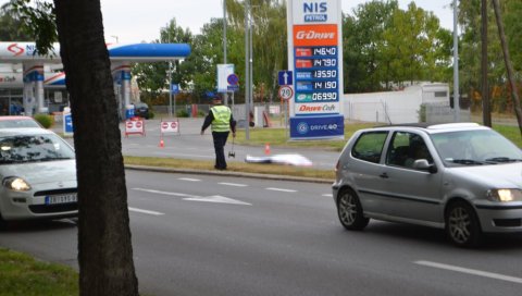 ПИЈАНИ МЛАДИЋ (26) УСМРТИО СТАРИЦУ: После саобраћајке на Руменачком путу, возачу аутомобила одређено задржавање ПИЈАНИ МЛАДИЋ (26) УСМРТИО СТАРИЦУ: После саобраћајке на Руменачком путу, возачу аутомобила одређено задржавање