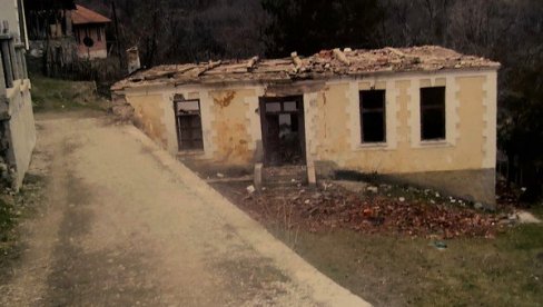 OVAKO IZGLEDA NAJSTARIJA SRPSKA ŠKOLA NA KiM: Izgrađena je 1904, a preti joj rušenje (FOTO) OVAKO IZGLEDA NAJSTARIJA SRPSKA ŠKOLA NA KiM: Izgrađena je 1904, a preti joj rušenje (FOTO)