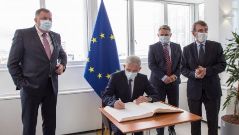 СТАТУС КАНДИДАТА СЛЕДЕЋЕ ГОДИНЕ? Чланови Председништва БиХ у заједничкој посети седишту Европске уније у Бриселу СТАТУС КАНДИДАТА СЛЕДЕЋЕ ГОДИНЕ? Чланови Председништва БиХ у заједничкој посети седишту Европске уније у Бриселу