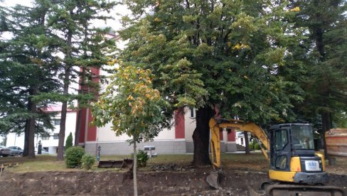 REKONSTRUKCIJA OGRADE: Radovi kod Sabornog hrama u Kragujevcu REKONSTRUKCIJA OGRADE: Radovi kod Sabornog hrama u Kragujevcu