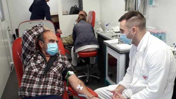 ПРИКУПЉЕНО 53 ЈЕДИНИЦА КРВИ: Нова акција Црвеног крста у Сомбору ПРИКУПЉЕНО 53 ЈЕДИНИЦА КРВИ: Нова акција Црвеног крста у Сомбору