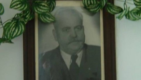 РАКА ЉУТОВАЦ - ПРВИ ОБОРИО АВИОН ИЗ ТОПА: Дојахао до олупине и салутирао погинулим непријатељима (ФОТО) РАКА ЉУТОВАЦ - ПРВИ ОБОРИО АВИОН ИЗ ТОПА: Дојахао до олупине и салутирао погинулим непријатељима (ФОТО)