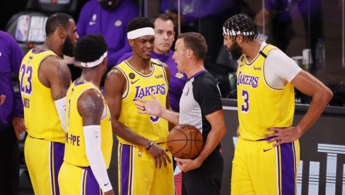 POČELO VELIKO FINALE NBA LIGE: Lejkersi krenuli silovito, Lebron razbio Majami (VIDEO) POČELO VELIKO FINALE NBA LIGE: Lejkersi krenuli silovito, Lebron razbio Majami (VIDEO)