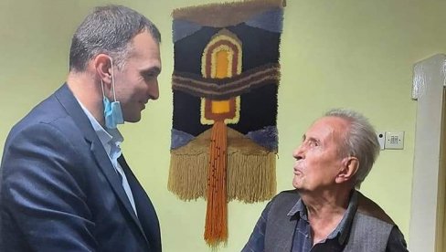 ГРАДОНАЧЕЛНИК ОБИШАО 97-ГОДИШЊЕГ РАДЕТА ВЛАИСАВЉЕВИЋА: Симо Салапура пожелео једном од настаријиг Зрењанинаца добро здравље ГРАДОНАЧЕЛНИК ОБИШАО 97-ГОДИШЊЕГ РАДЕТА ВЛАИСАВЉЕВИЋА: Симо Салапура пожелео једном од настаријиг Зрењанинаца добро здравље