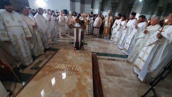 ИРИНЕЈ У ВАЉЕВУ: Патријарх служи парастос епископу Милутину у Саборном храму ИРИНЕЈ У ВАЉЕВУ: Патријарх служи парастос епископу Милутину у Саборном храму