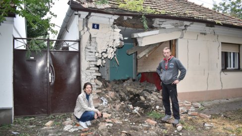 MISLILI SMO DA JE ZEMLJOTRES: Ispovest supružnika u čiju kuću se automobilom zarila Kikinđanka (FOTO) MISLILI SMO DA JE ZEMLJOTRES: Ispovest supružnika u čiju kuću se automobilom zarila Kikinđanka (FOTO)