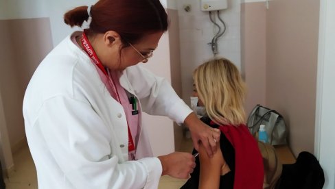 ИМУНИЗАЦИЈА У ПАРАЋИНУ: Комплетно вакцинисано 5.785 грађана, наредне седмице без заказивања ИМУНИЗАЦИЈА У ПАРАЋИНУ: Комплетно вакцинисано 5.785 грађана, наредне седмице без заказивања