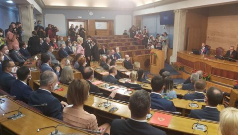ПОДРШКА ЗА ВЕЋЕ ПЛАТЕ И ПЕНЗИЈЕ: Буџет за 2022. годину поделио посланике, сагласност се очекује пред само гласање посланика ПОДРШКА ЗА ВЕЋЕ ПЛАТЕ И ПЕНЗИЈЕ: Буџет за 2022. годину поделио посланике, сагласност се очекује пред само гласање посланика