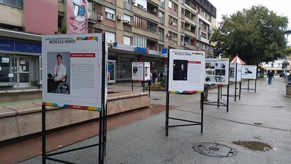ИЗЛОЖБА У ТАБАЧКОЈ ЧАРШИЈИ: Кампања против предрасуда заједнице ИЗЛОЖБА У ТАБАЧКОЈ ЧАРШИЈИ: Кампања против предрасуда заједнице