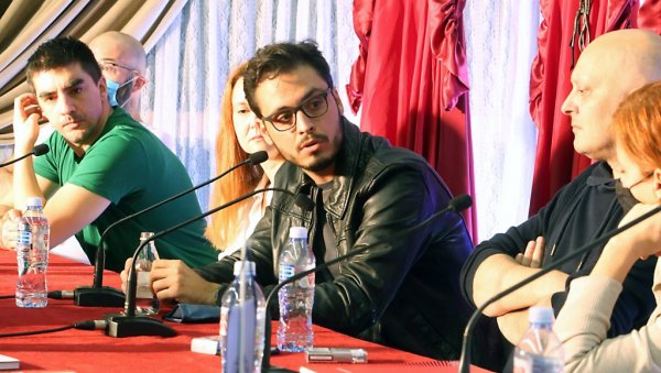 ТЕАТАР МОГУЋ И У ДОБА КОРОНЕ: Уочи спуштања завесе на 65. Стеријином позорју У Новом Саду ТЕАТАР МОГУЋ И У ДОБА КОРОНЕ: Уочи спуштања завесе на 65. Стеријином позорју У Новом Саду