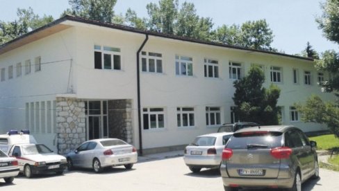 ПЕДИЈАТАР ПОЗИТИВАН НА КОРОНУ: Дезинфекција пљеваљске болнице изазвала забринутост код грађана ПЕДИЈАТАР ПОЗИТИВАН НА КОРОНУ: Дезинфекција пљеваљске болнице изазвала забринутост код грађана