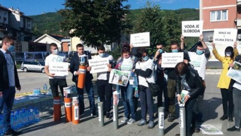 UPLAŠIO IH “GRAĐANSKI URLIK” PROTIV MHE: Od 25 na sednicu SO Foča došlo samo 11 odbornika UPLAŠIO IH “GRAĐANSKI URLIK” PROTIV MHE: Od 25 na sednicu SO Foča došlo samo 11 odbornika