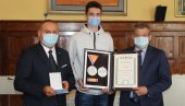 ОДЛИКОВАЊА ЗА ЈУНАКЕ РС: Дела за незаборав, признање за жртве ОДЛИКОВАЊА ЗА ЈУНАКЕ РС: Дела за незаборав, признање за жртве