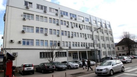 ПРЕТУКАО И ВЕЗАО ПРЕПРОДАВЦА, ОДНЕО 40 ПАРФЕМА Предложен притвор осумњиченом за изнуду у Прњавору ПРЕТУКАО И ВЕЗАО ПРЕПРОДАВЦА, ОДНЕО 40 ПАРФЕМА Предложен притвор осумњиченом за изнуду у Прњавору