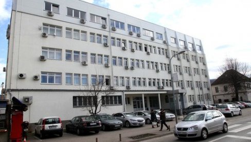 PRETUKAO I VEZAO PREPRODAVCA, ODNEO 40 PARFEMA Predložen pritvor osumnjičenom za iznudu u Prnjavoru PRETUKAO I VEZAO PREPRODAVCA, ODNEO 40 PARFEMA Predložen pritvor osumnjičenom za iznudu u Prnjavoru