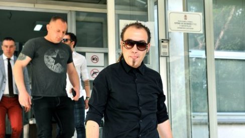 УХАПШЕН РАСТА Певач приведен у центру Београда УХАПШЕН РАСТА Певач приведен у центру Београда