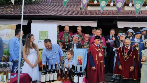 БЕСПЛАТНА ДЕГУСТАЦИЈА ЗА ПОСЕТИОЦЕ: “Винска променада” сутра у Параћину БЕСПЛАТНА ДЕГУСТАЦИЈА ЗА ПОСЕТИОЦЕ: “Винска променада” сутра у Параћину