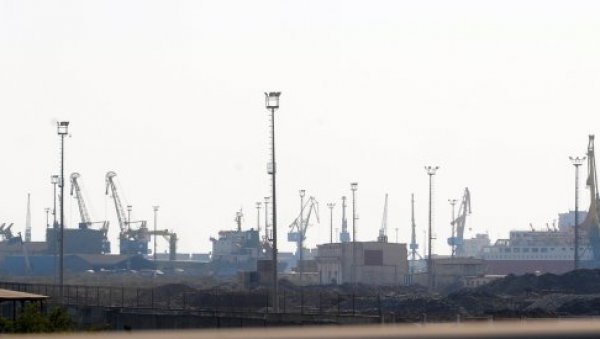 У АЛБАНИЈИ СПРЕЧЕНО КРИЈУМЧАРЕЊЕ ДРОГЕ: Полиција у Драчу запленила 6,5 килограма кокаина У АЛБАНИЈИ СПРЕЧЕНО КРИЈУМЧАРЕЊЕ ДРОГЕ: Полиција у Драчу запленила 6,5 килограма кокаина