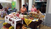 TRADICIONALNA MANIFESTACIJA U SOMBORU: Festival organske etno-hrane i pića (FOTO) TRADICIONALNA MANIFESTACIJA U SOMBORU: Festival organske etno-hrane i pića (FOTO)