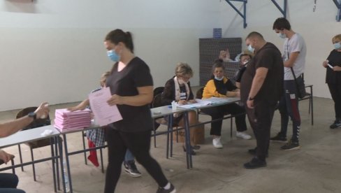 NOVA ODLUKA UPRAVNOG SUDA SRBIJE: Nema četvrtog glasanja na Šipurskim livadama u Šapcu, potrvđena pobeda SNS-a NOVA ODLUKA UPRAVNOG SUDA SRBIJE: Nema četvrtog glasanja na Šipurskim livadama u Šapcu, potrvđena pobeda SNS-a