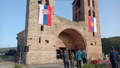 СРПСКИ ПАТРИЈАРХ ИРИНЕЈ КОД КУРШУМЛИЈЕ: Освештана звона позиваће на молитву (ФОТО) СРПСКИ ПАТРИЈАРХ ИРИНЕЈ КОД КУРШУМЛИЈЕ: Освештана звона позиваће на молитву (ФОТО)