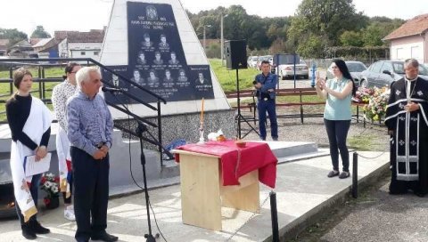 ЖРТВЕ ДАТЕ ЗА СЛОБОДУ НЕ СМЕЈУ ДА СЕ ЗАБОРАВЕ: Пoмeнoм пoгинулим у Бaрицaма пoчeлe Oкoтoбaрскe свeчaнoсти у Брoду