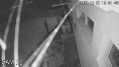 PUCNJAVA KOD PRIŠTINE: Srpska deca su prolazila, prišla su im dva muškarca, a jedan je izvadio pištolj! (VIDEO) PUCNJAVA KOD PRIŠTINE: Srpska deca su prolazila, prišla su im dva muškarca, a jedan je izvadio pištolj! (VIDEO)