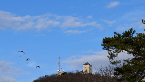 А НЕКАД ЈЕ БИЛО И МИНУС 15: Вршац јутрос најтоплији град у Србији, још један пролећни дан, а деци недостаје снег А НЕКАД ЈЕ БИЛО И МИНУС 15: Вршац јутрос најтоплији град у Србији, још један пролећни дан, а деци недостаје снег