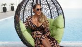 ГОГА СЕКУЛИЋ СНИМАЛА СПОТ ПОРЕД БАЗЕНА: После Проблема, дует са Швајцарцем ГОГА СЕКУЛИЋ СНИМАЛА СПОТ ПОРЕД БАЗЕНА: После Проблема, дует са Швајцарцем