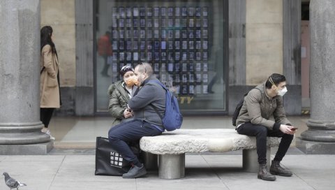 ПОЛИЦИЈСКИ ЧАС ОД 22 ЧАСА, НАСТАВА НА ДАЉИНУ? Ноћас заседала Влада Италије због ширења пандемије ПОЛИЦИЈСКИ ЧАС ОД 22 ЧАСА, НАСТАВА НА ДАЉИНУ? Ноћас заседала Влада Италије због ширења пандемије