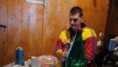 ЗА СТОЛОМ АЛКОХОЛ И ЦИГАРЕТЕ: Никола, како теку припреме за нову НБА сезону? (ФОТО) ЗА СТОЛОМ АЛКОХОЛ И ЦИГАРЕТЕ: Никола, како теку припреме за нову НБА сезону? (ФОТО)