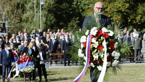 ВЕСИЋ О УБИЈЕНИМА У ЛОГОРУ ЈАЈИНЦИ: Са пијететом се сећамо 80.000 жртва (ФОТО) ВЕСИЋ О УБИЈЕНИМА У ЛОГОРУ ЈАЈИНЦИ: Са пијететом се сећамо 80.000 жртва (ФОТО)