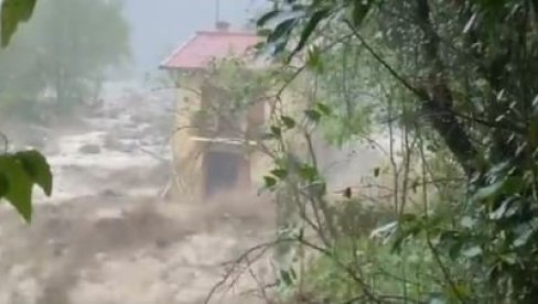 VISOK RIZIK OD POPLAVA U VIŠE REGIONA: Uragan Kirk preti Francuskoj VISOK RIZIK OD POPLAVA U VIŠE REGIONA: Uragan Kirk preti Francuskoj