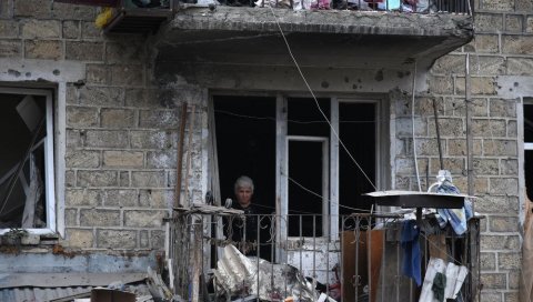 ДЕМИНЕРИ ИХ УКЉАЊАЈУ НА ЛИЦУ МЕСТА: У Степанакерту од почетка ескалације сукоба пронађено 180 касетних бомби ДЕМИНЕРИ ИХ УКЉАЊАЈУ НА ЛИЦУ МЕСТА: У Степанакерту од почетка ескалације сукоба пронађено 180 касетних бомби