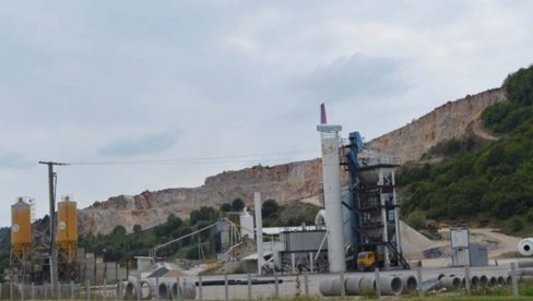 БАНДЕРЕ ИМ ЗАМЕЊУЈУ ШЉИВЕ И ВРЉИКЕ: Анкета о струји потврдила дневне муке грађана и привредника БАНДЕРЕ ИМ ЗАМЕЊУЈУ ШЉИВЕ И ВРЉИКЕ: Анкета о струји потврдила дневне муке грађана и привредника