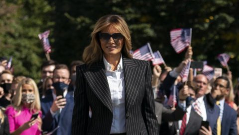 АМЕРИЧКИ МЕДИЈИ ТВРДЕ: Меланија Трамп можда неће боравити све време у Белој кући ако Трамп победи АМЕРИЧКИ МЕДИЈИ ТВРДЕ: Меланија Трамп можда неће боравити све време у Белој кући ако Трамп победи