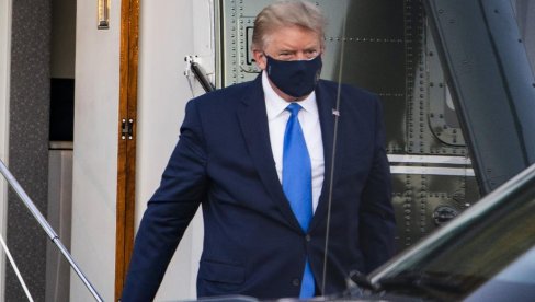 ТРАМП СЕ ВРАТИО НА ТВИТЕР У ВЕЛИКОМ СТИЛУ: Ево шта је председник из болнице поручио грађанима Америке ТРАМП СЕ ВРАТИО НА ТВИТЕР У ВЕЛИКОМ СТИЛУ: Ево шта је председник из болнице поручио грађанима Америке